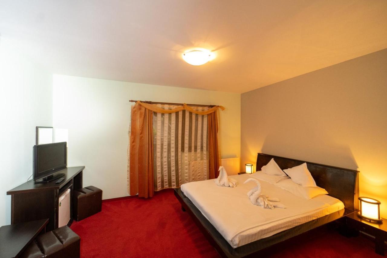 Casa Frent Hotel Predeal Buitenkant foto